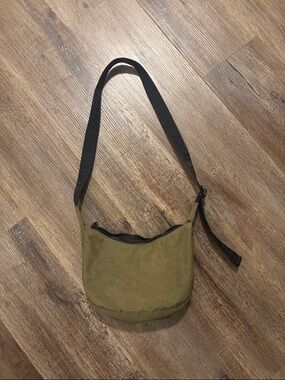 BAGGU SMALL CRESCENT